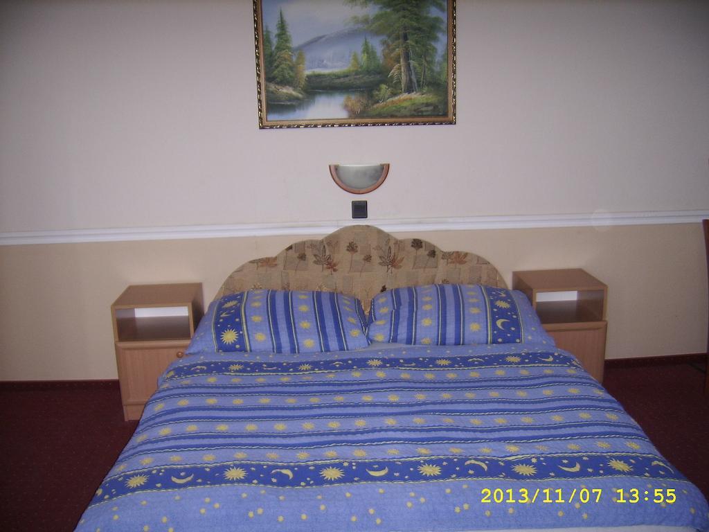 Fonix Panzio Hotel Pápa Zewnętrze zdjęcie