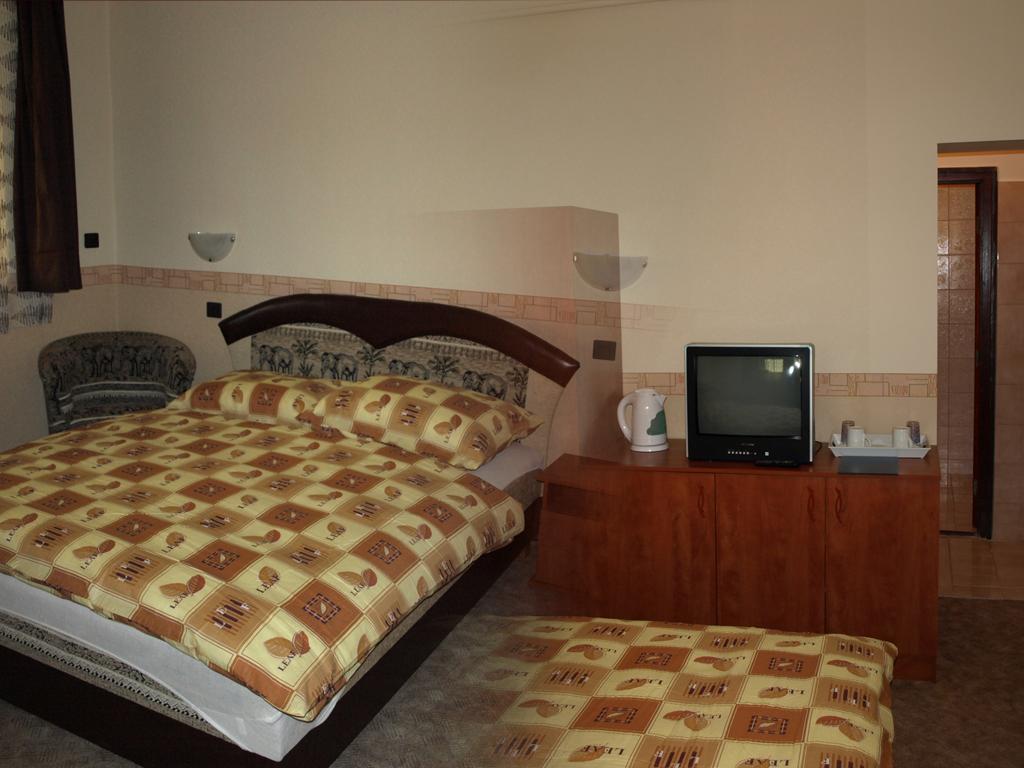 Fonix Panzio Hotel Pápa Pokój zdjęcie