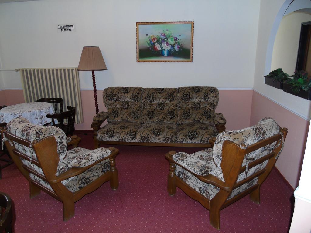 Fonix Panzio Hotel Pápa Zewnętrze zdjęcie