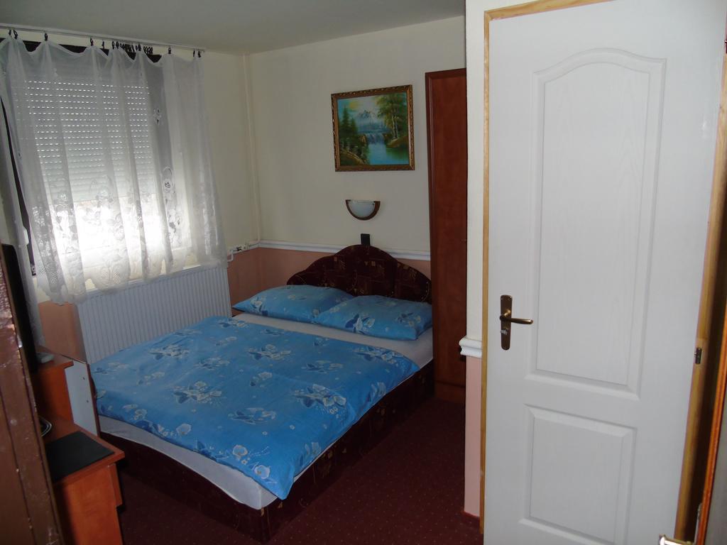 Fonix Panzio Hotel Pápa Zewnętrze zdjęcie