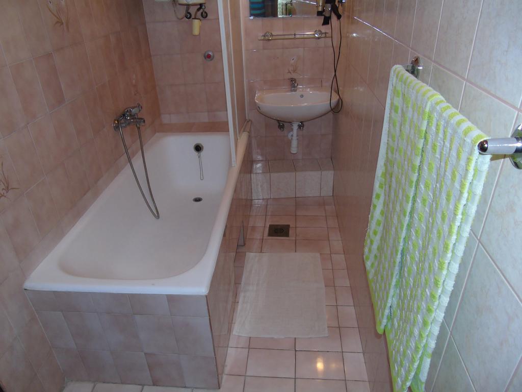 Fonix Panzio Hotel Pápa Zewnętrze zdjęcie
