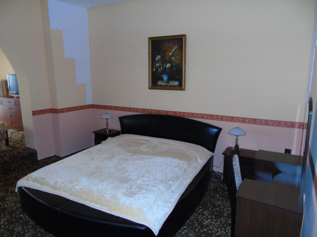 Fonix Panzio Hotel Pápa Zewnętrze zdjęcie