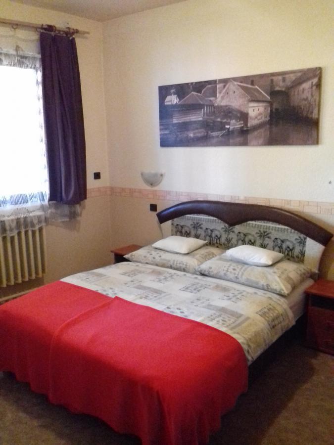 Fonix Panzio Hotel Pápa Zewnętrze zdjęcie