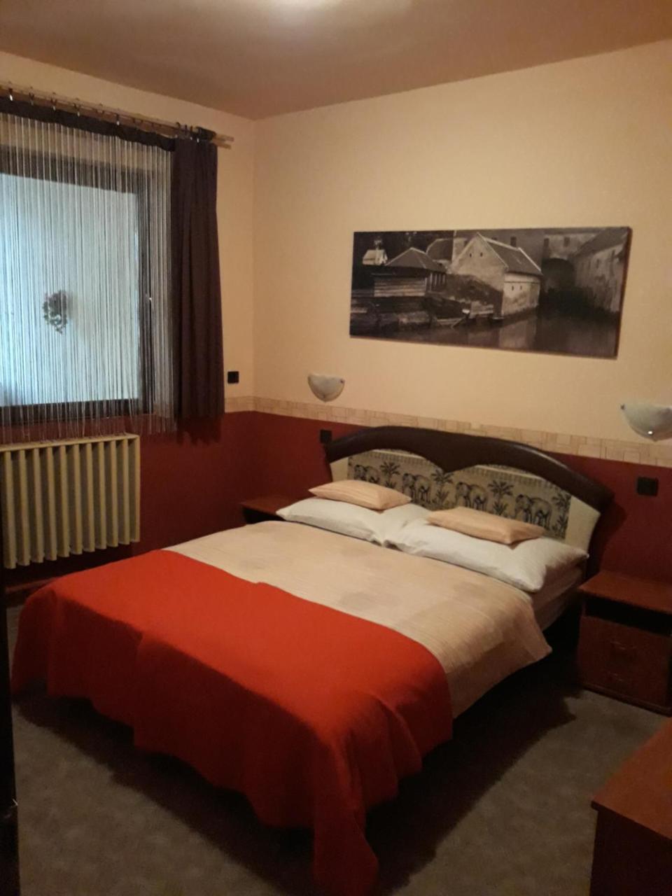Fonix Panzio Hotel Pápa Zewnętrze zdjęcie